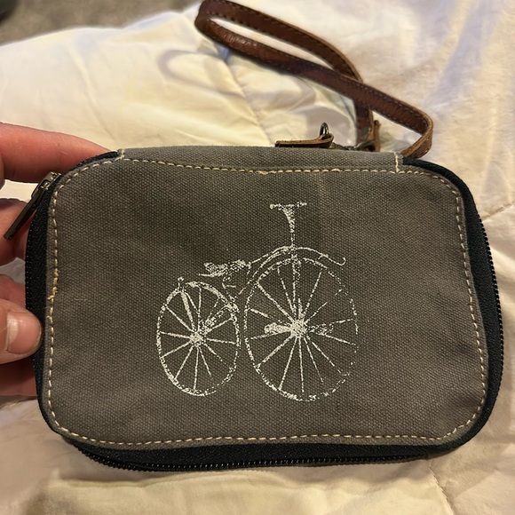 Mona B Handbags - Mona B wristlet New no tag